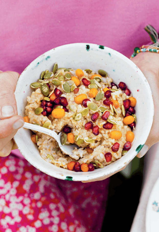 Solen skinner på mig og min morgenmad - Louise Bruun