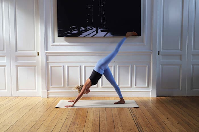Glædelig 2. december med dejlig yoga - Louise Bruun