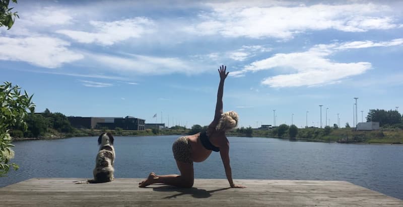 Sunny yoga - Louise Bruun