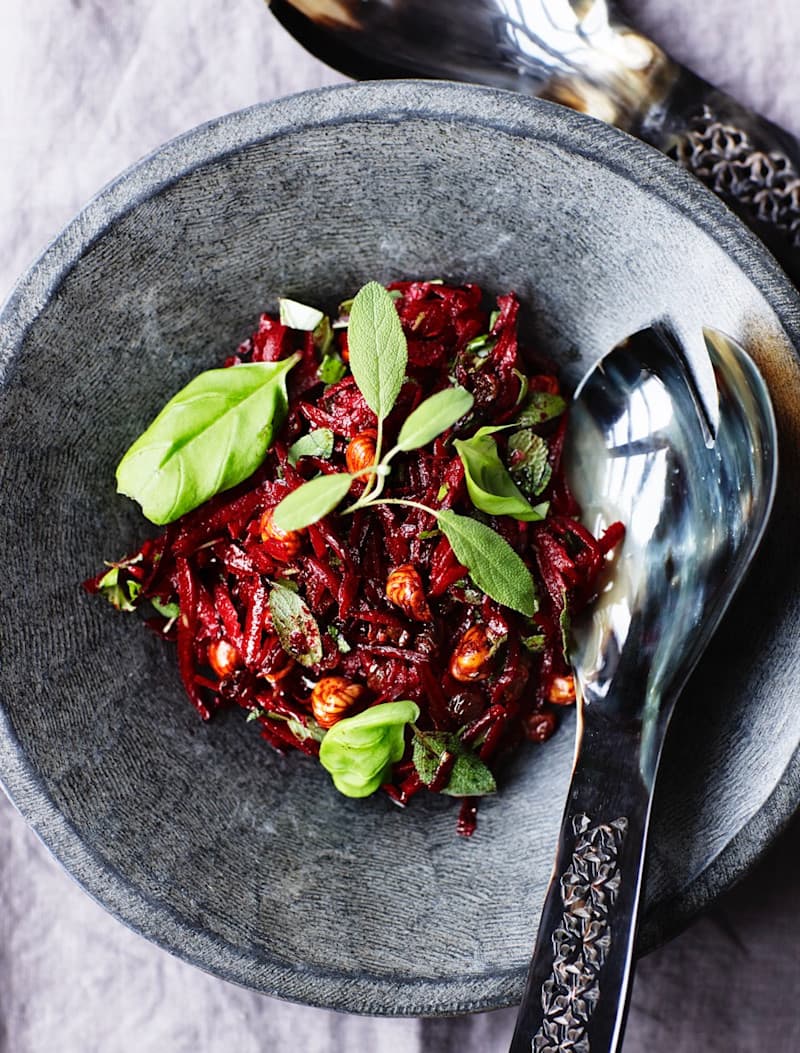 Rødbedesalat med masser af krydderurter - Louise Bruun